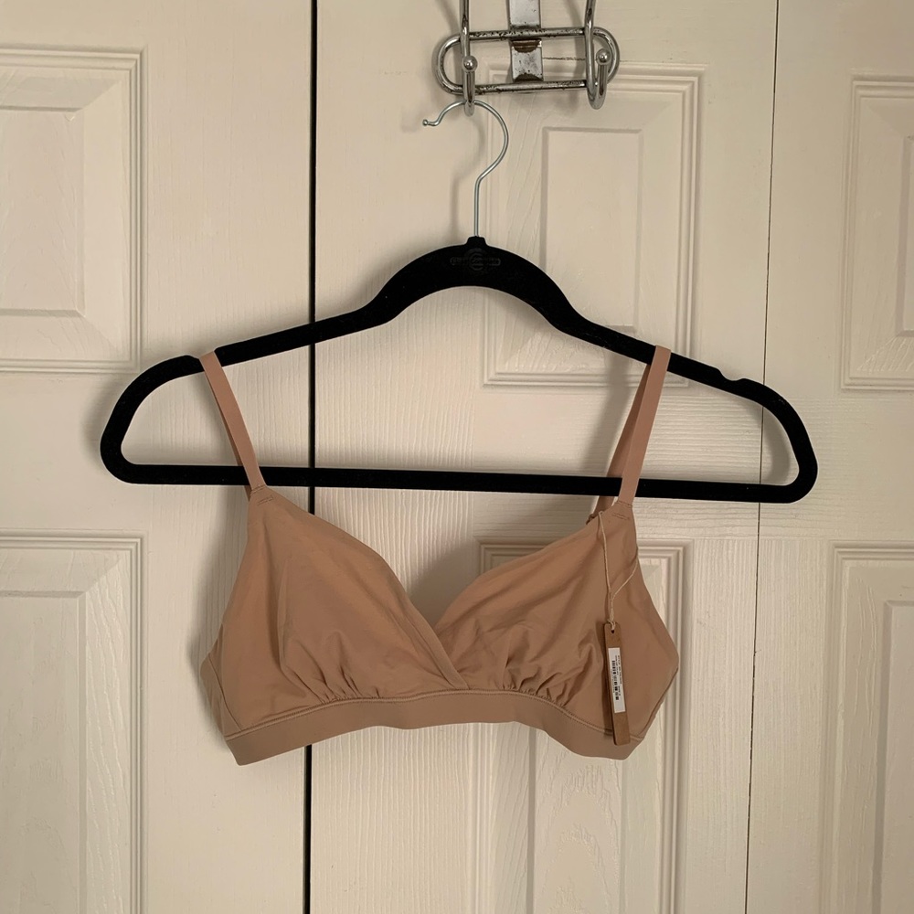 SKIMS fits everybody crossover bralette